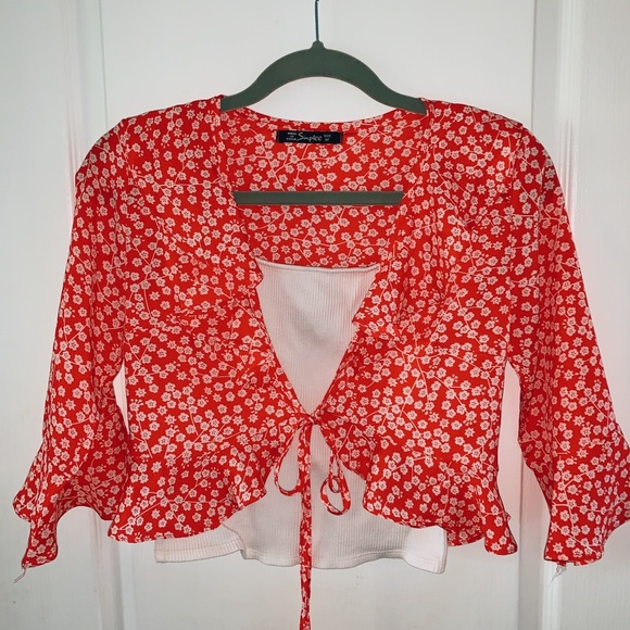 Red Polka-Dot Crop Top w/ ruffled sleeves, Size M - Picture 3 of 4